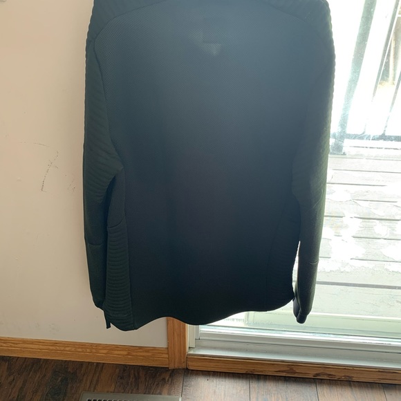 Clothes - Picture 3 of 6